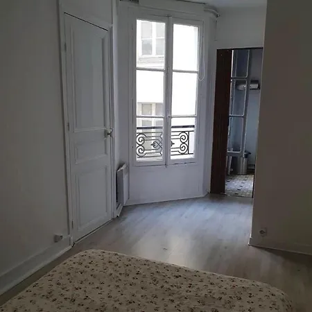 Cute And Quiet In Montmartre Apartment Paris