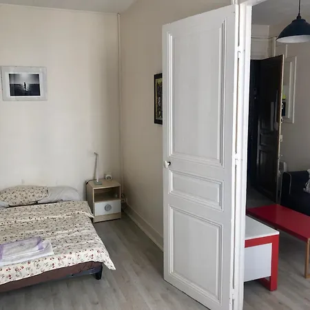 Cute And Quiet In Montmartre Apartment