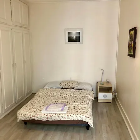 Cute And Quiet In Montmartre Apartment Paris