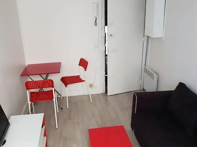 Apartment Cute And Quiet In Montmartre Paris