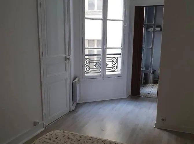 Cute And Quiet In Montmartre Apartment Paris