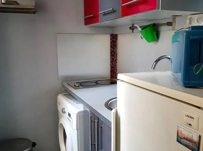 Apartment Cute And Quiet In Montmartre Paris