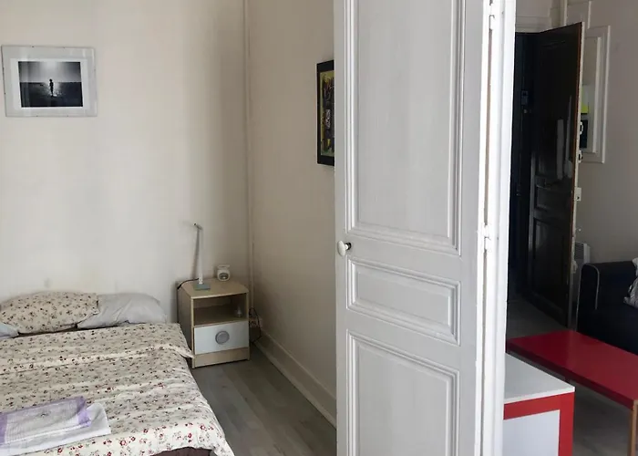 Cute And Quiet In Montmartre Apartment